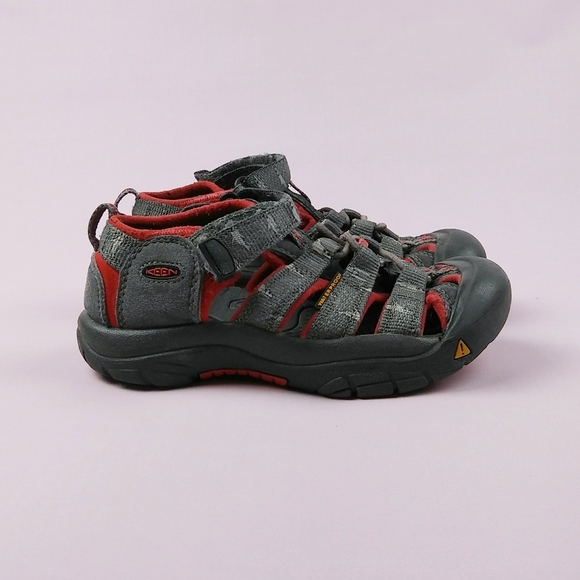 keen shark sandals